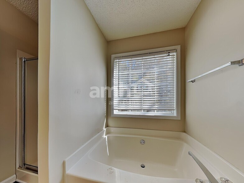 Building Photo - 3951 Saint George Ter SW