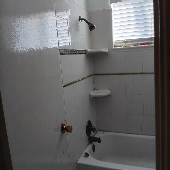 Building Photo - 13807 Towne W Blvd