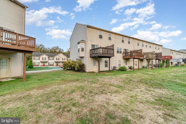 Building Photo - 6383 CREEKBEND