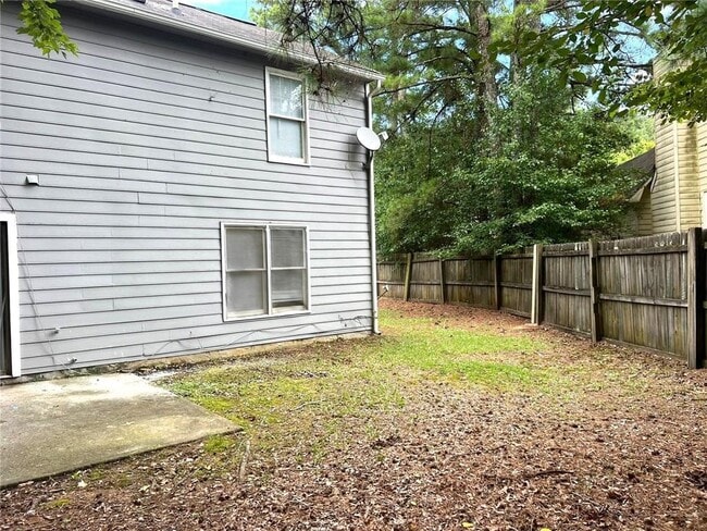 Building Photo - 8019 Woodlake Dr