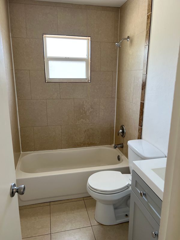 Building Photo - 10309 Kentucky St