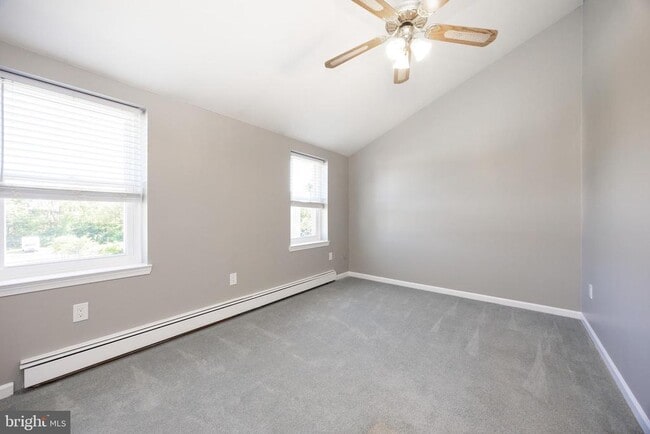 Building Photo - 561 A St