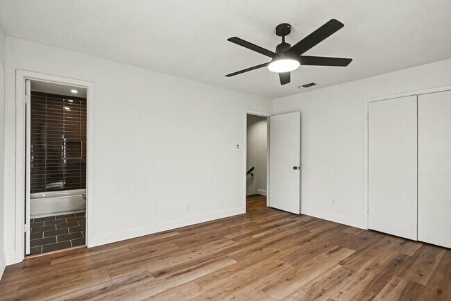 Building Photo - Beautifully updated 2-2.5-2 in Mistletoe Heights, Fort Worth!