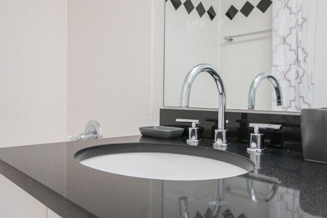 Building Photo - 58 W 91st St