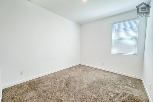 Building Photo - 12552 W Calle de Sol