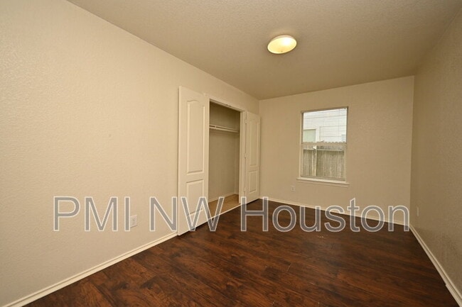 Building Photo - 12518 Sterlingstone Dr