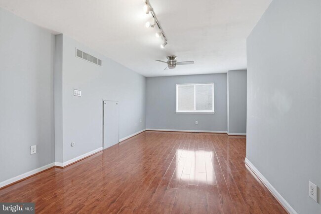 Building Photo - 496 Revere Dr