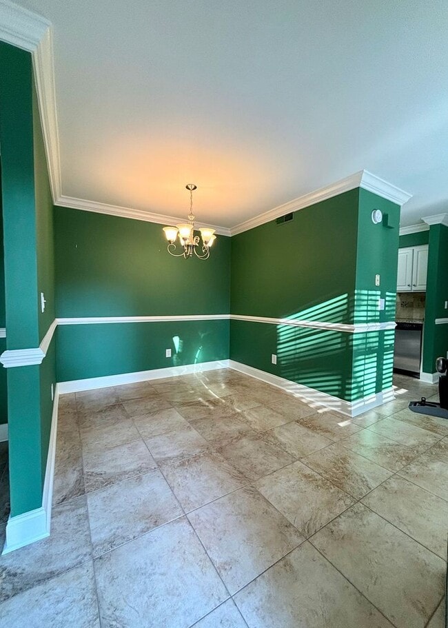 Building Photo - Available 1/10. Beautiful 3BR/3 BA Townhom...