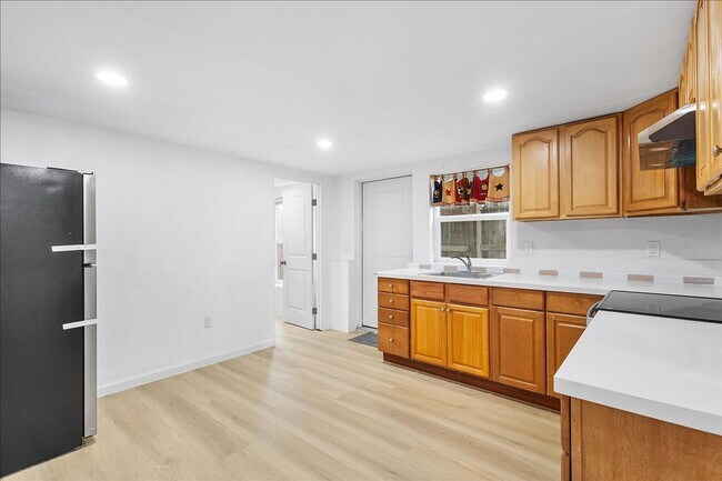 Building Photo - 2246 Encinal Ave