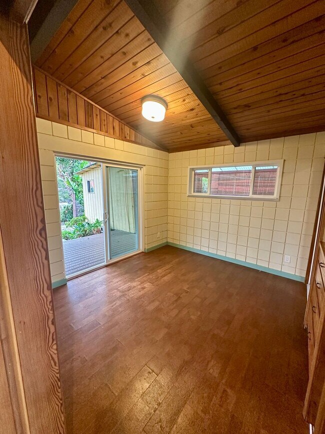 Building Photo - Stunning Encinitas Apartment with Panoramic Views