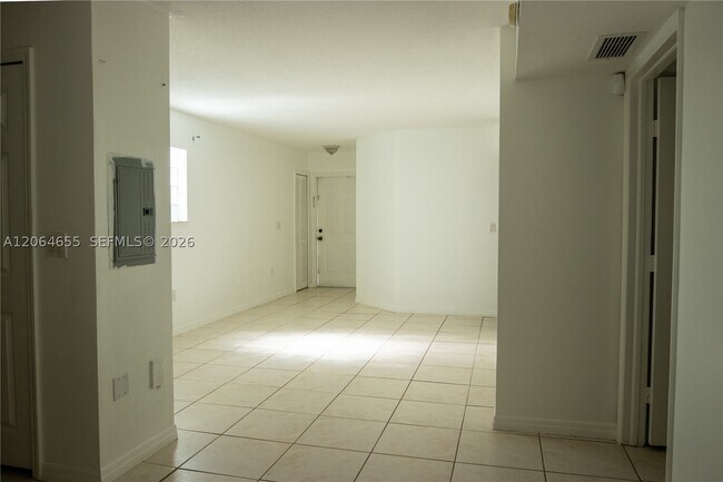 Building Photo - 1240 SE 31st Ct