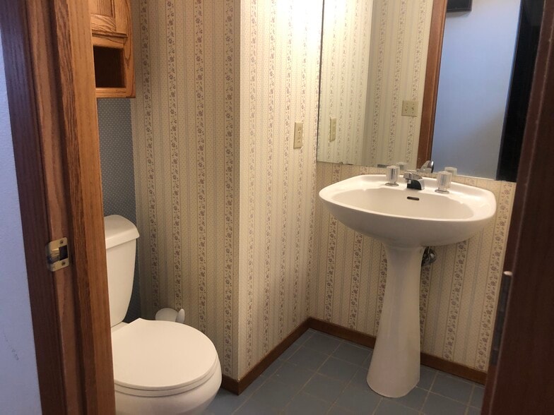 Building Photo - 715 SW Staley Dr