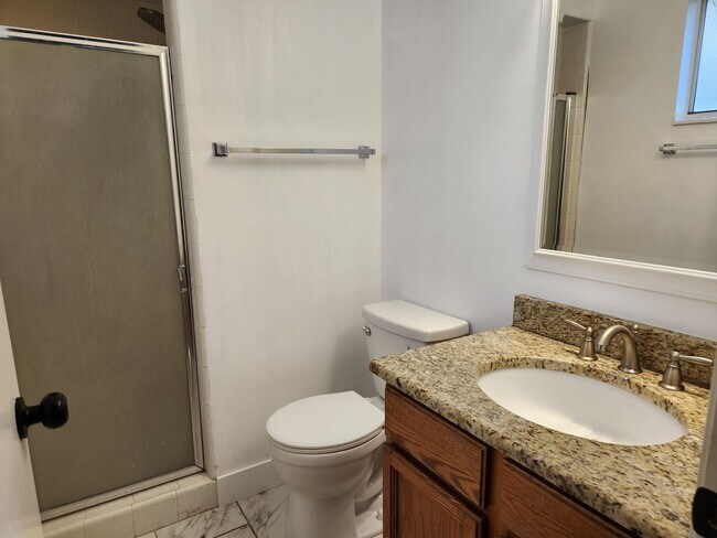 Building Photo - Great 5 Bed 3 Bath Remodeled Home