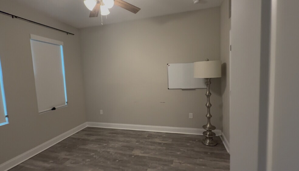2nd floor 2nd room with bath - 4114 N Nebraska Ave