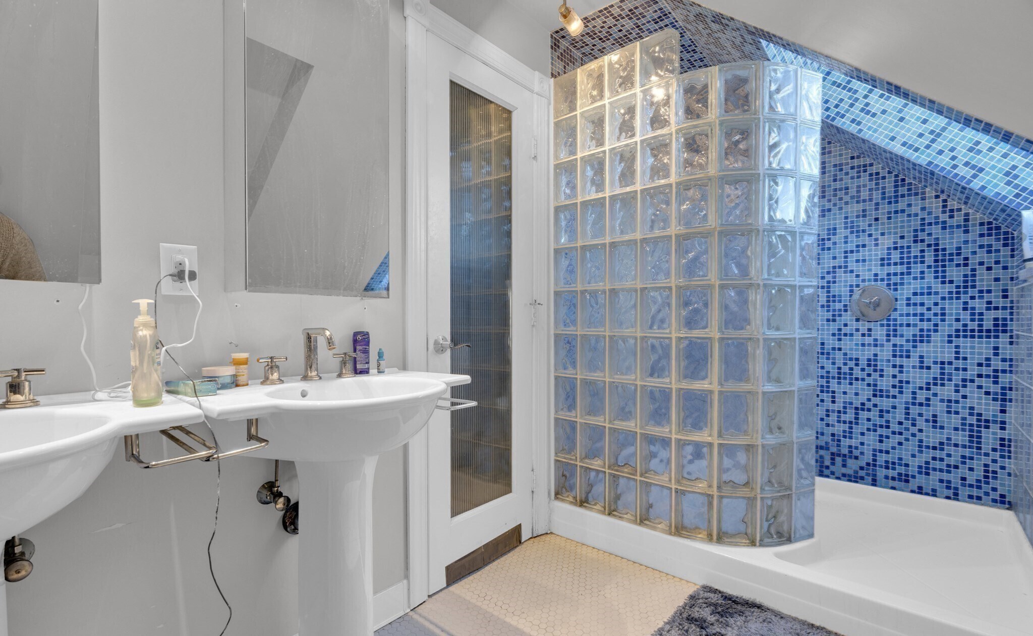 Building Photo - 5 Sachem St