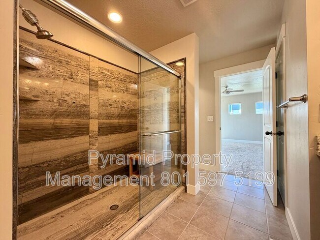 Building Photo - 673 W Beth Cir
