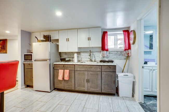 Building Photo - 787 S 13th St