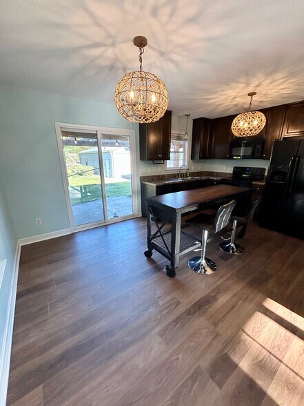 Building Photo - 301 Kraft St