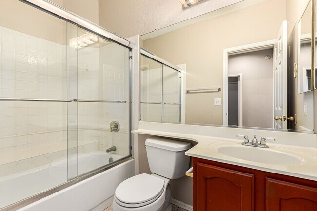 Building Photo - Beautiful 3 bedroom home in Ahwatukee Foothills with sparkling pool!