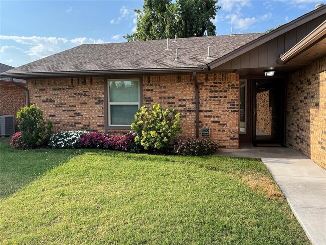 Building Photo - 512 Cypress Dr