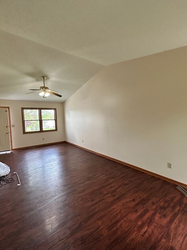 Building Photo - Three bedroom duplex