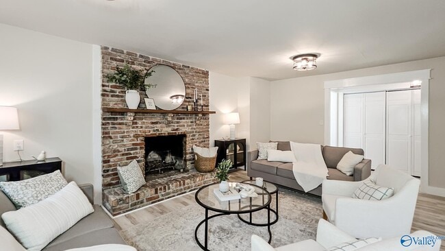 Building Photo - 4033 Lucerne Dr SE