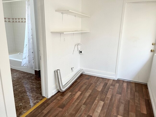 Building Photo - Charming 2 Bedroom, 1 Bath Home in Tower District