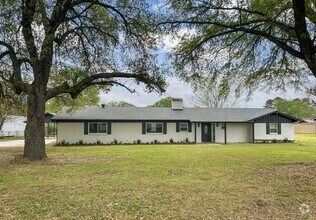 Building Photo - Available Now! Newly Remodeled 4 Bed 3 Bat...