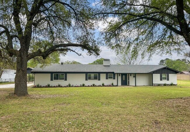 Primary Photo - Available Now! Newly Remodeled 4 Bed 3 Bat...