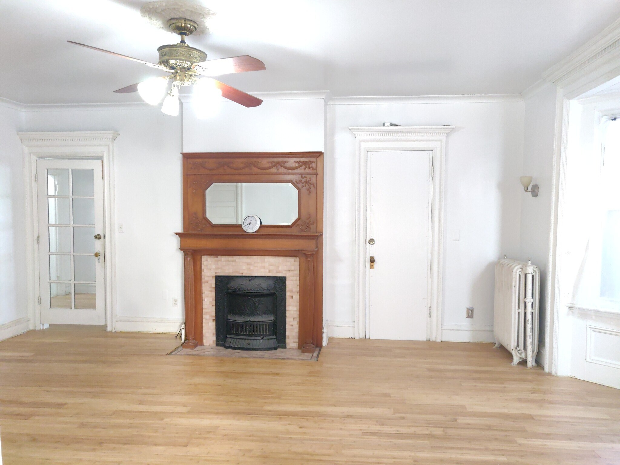 Living Room p3 - 225 S Main Ave