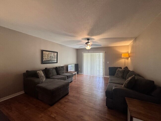 Building Photo - Summerfield Townhome