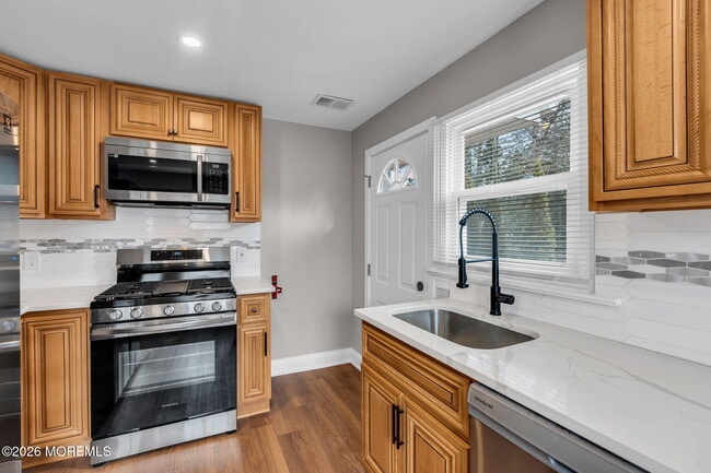 Building Photo - 1200 Bridge St