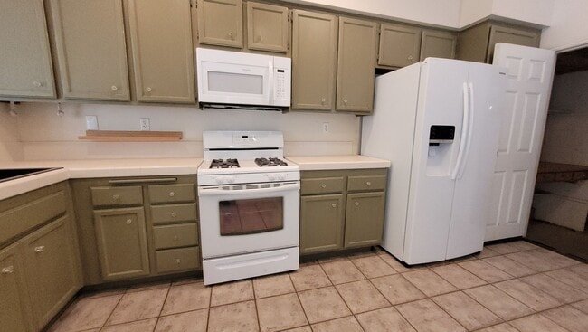 Building Photo - Spacious Carmel Valley Townhome
