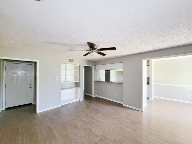 Building Photo - 13611 Ravensway Dr