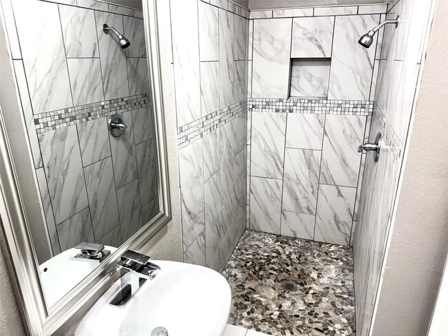 Building Photo - 903 Roper St