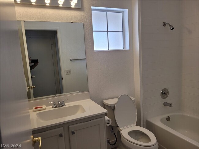 Building Photo - 9605 Sundial Dr