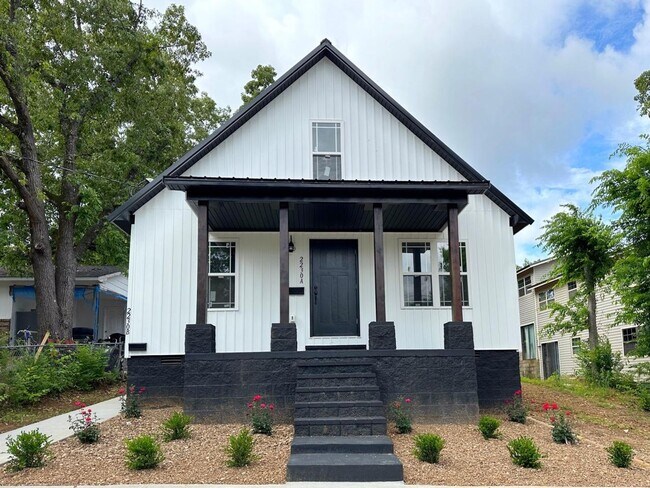 Building Photo - 2230 Lyon St
