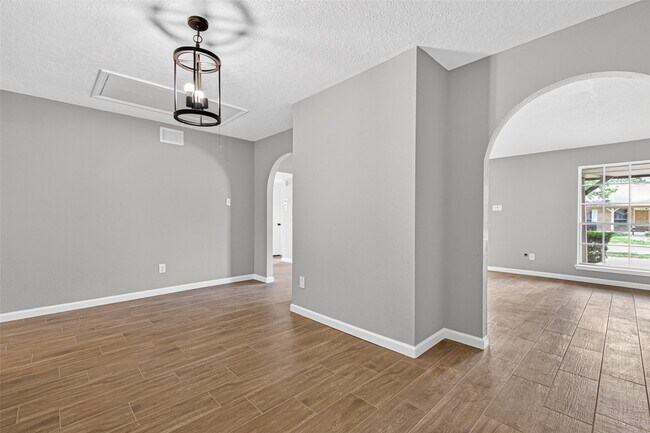 Building Photo - 9231 Baronsmede Dr