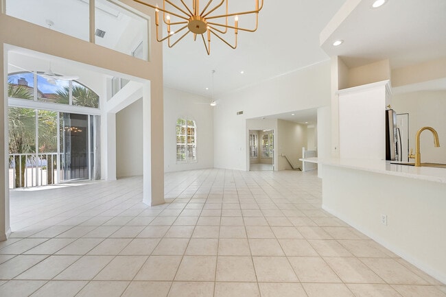 Building Photo - 1580 Clermont Dr