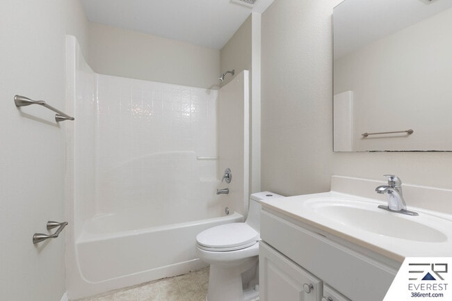 Building Photo - 13 Ryberry Dr