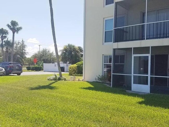 Building Photo - 719 S Beach St