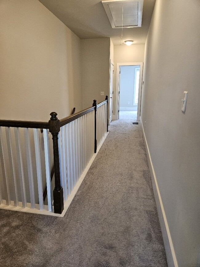 Building Photo - Furnished, 6 - 9 Month lease available.  L...