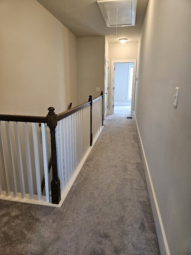 Building Photo - Furnished, short-term lease available now ...