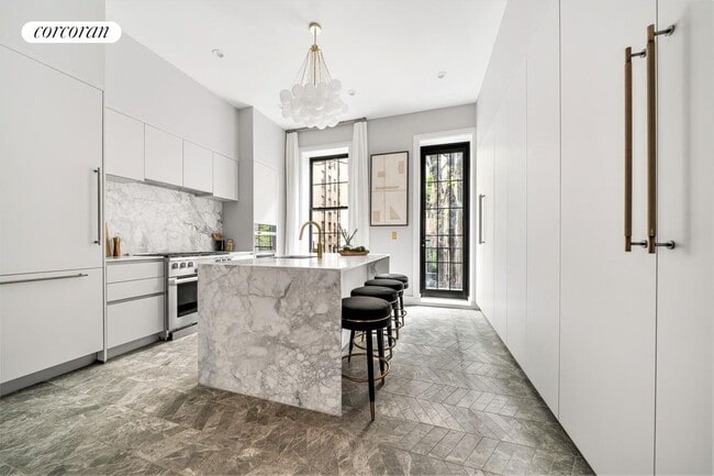 Building Photo - 158 W 136th St