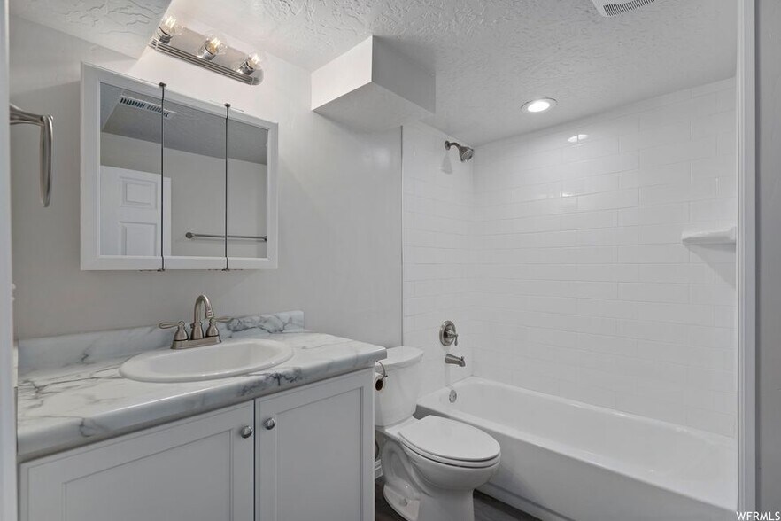 Building Photo - 115 S 200 E