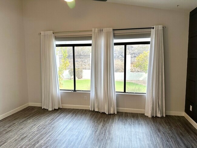 Building Photo - Gorgeous remodel update! No neighbors behind hillside lot