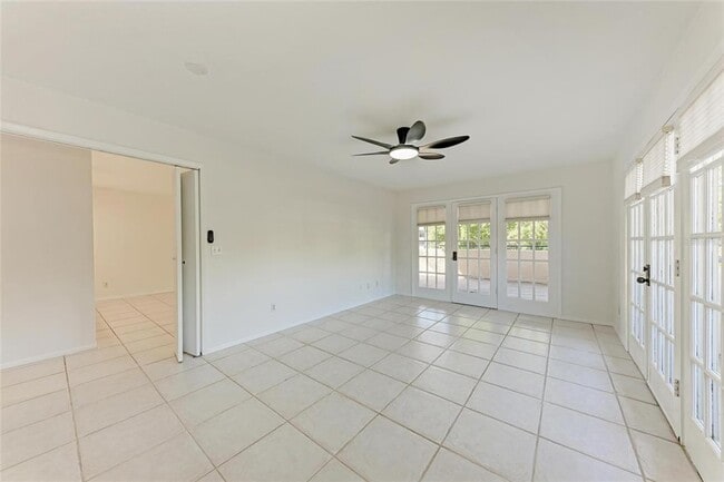 Building Photo - 835 S Osprey Ave