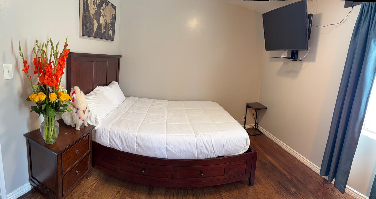 Bed 2 - 11456 Mclaren St