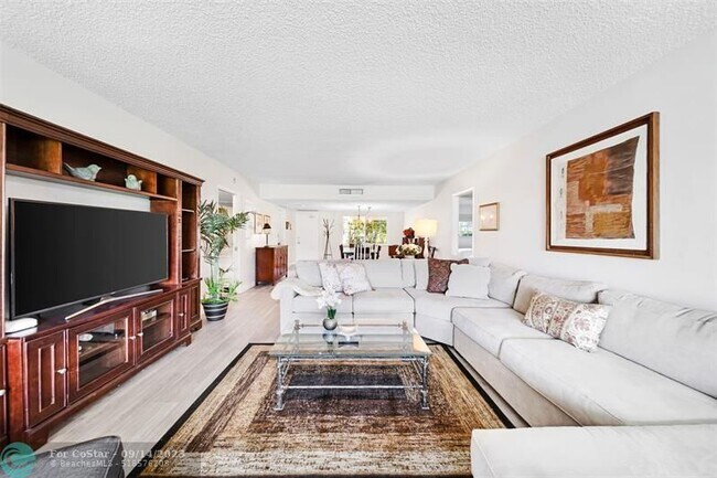 Building Photo - 3611 Oaks Clubhouse Dr