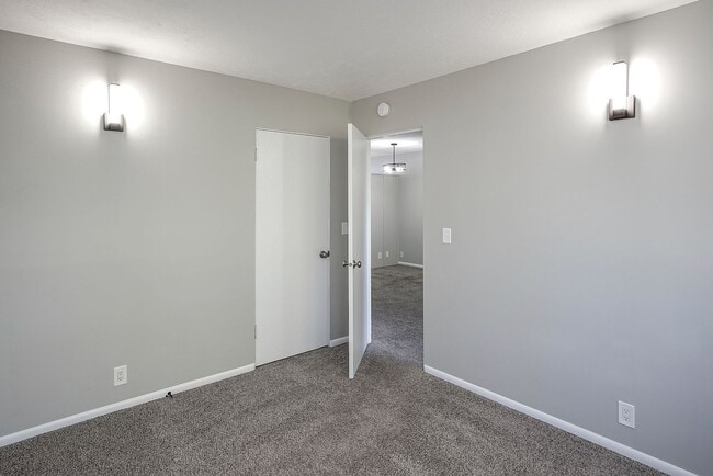 Building Photo - 4815 S 131st St